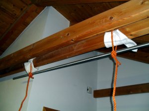 Latissimus- und Bizepsmaschine.